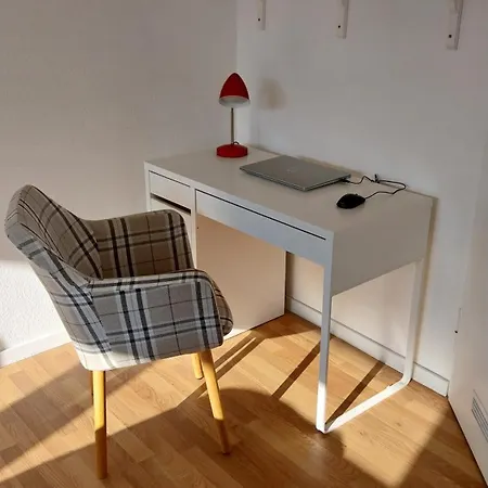 Apartment Family Friendly Work From 2br, Balcony, Wifi, Netflix, Near Basf *
