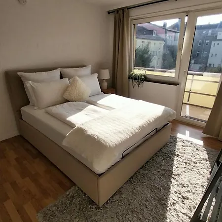 Family Friendly Work From 2br, Balcony, Wifi, Netflix, Near Basf Apartment *