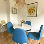 Bright 2br Family-friendly -basf - Free Parking - Super Fast Wifi *
