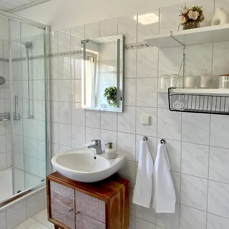 Apartment Family Friendly Work From 2br, Balcony, Wifi, Netflix, Near Basf *