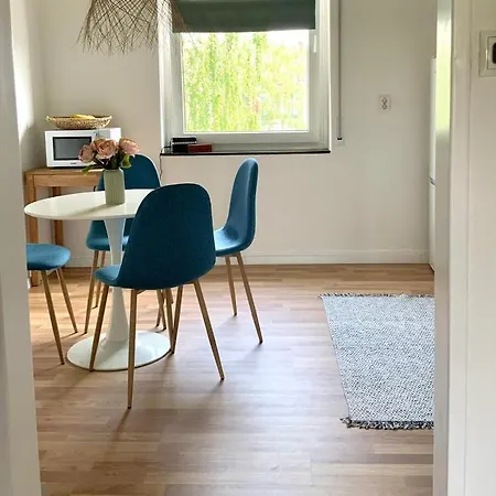 Bright 2br Family-friendly -basf - Free Parking - Super Fast Wifi アパート *